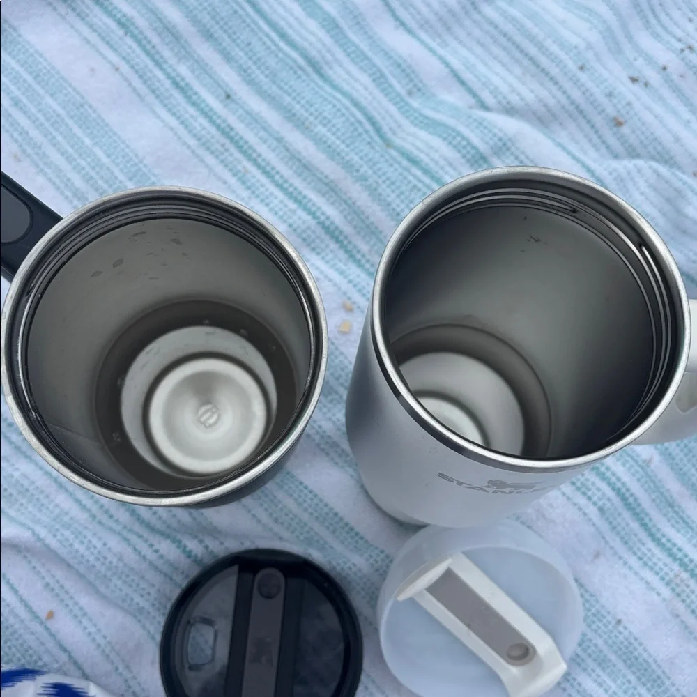 Stanley Black & White Insulated Travel Mugs with Handles - Picture 5 of 5